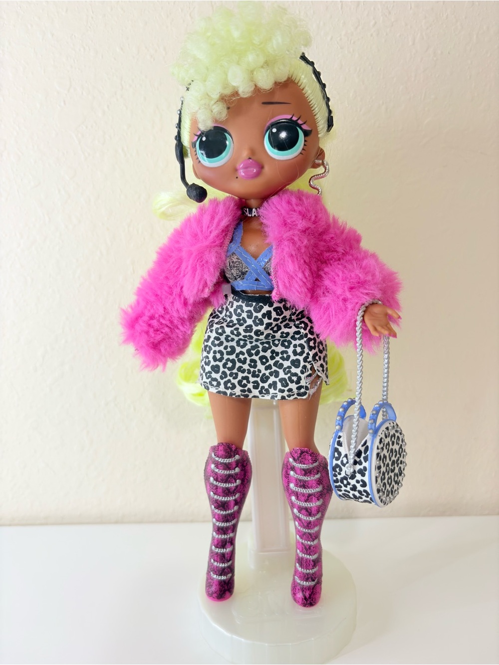 L.O.L. Surprise! O.M.G.
Lady Diva Fashion Doll. Pop star